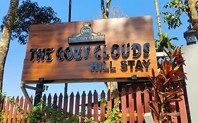 The Cozy Clouds Hill Stay